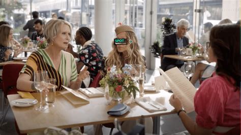 Square metal eyeglasses worn by Carrie Bradshaw 